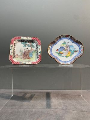 Two fine Chinese Canton enamel saucers, Yongzheng/Qianlong — photo 1