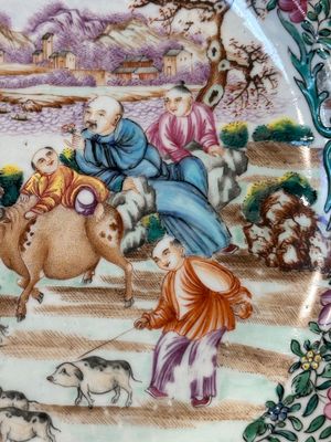 Two fine Chinese Canton famille rose 'mandarin subject' plates, Qianlong — foto 15