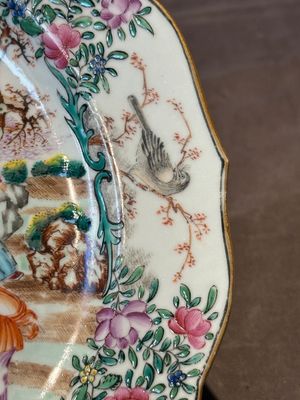Two fine Chinese Canton famille rose 'mandarin subject' plates, Qianlong — foto 18