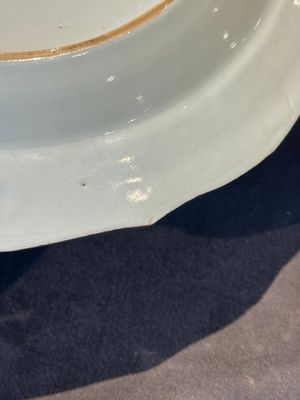 Two fine Chinese Canton famille rose 'mandarin subject' plates, Qianlong — foto 22