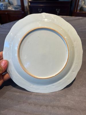 Two fine Chinese Canton famille rose 'mandarin subject' plates, Qianlong — foto 8