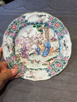 Two fine Chinese Canton famille rose 'mandarin subject' plates, Qianlong — photo 17