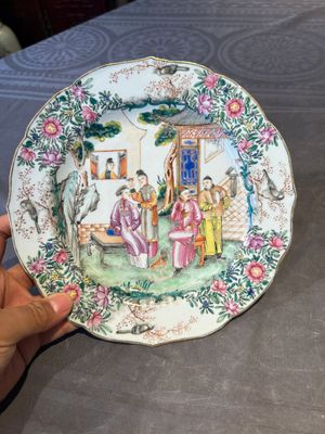 Two fine Chinese Canton famille rose 'mandarin subject' plates, Qianlong — photo 2