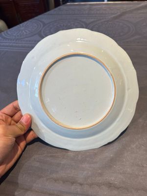 Two fine Chinese Canton famille rose 'mandarin subject' plates, Qianlong — photo 25