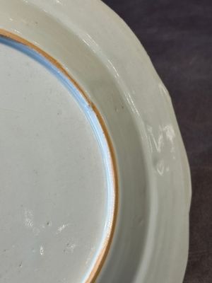 Two fine Chinese Canton famille rose 'mandarin subject' plates, Qianlong — photo 27