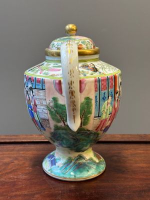 Two fine Chinese Canton famille rose teapots, 19th C. — photo 19