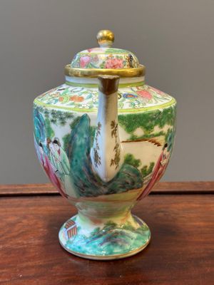 Two fine Chinese Canton famille rose teapots, 19th C. — photo 21