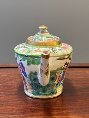 Two fine Chinese Canton famille rose teapots, 19th C. — photo 3