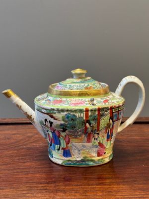 Two fine Chinese Canton famille rose teapots, 19th C. — photo 4