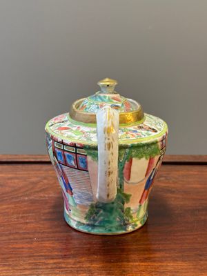 Two fine Chinese Canton famille rose teapots, 19th C. — photo 5