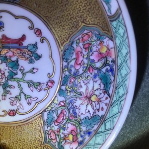 Two fine Chinese famille rose cups and saucers, Yongzheng/Qianlong — 照片 16