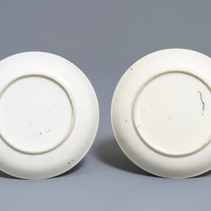 Two fine Chinese famille rose 'European subject' cups and saucers, Qianlong — 照片 3