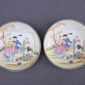 Two fine Chinese famille rose 'European subject' cups and saucers, Qianlong — 照片 10