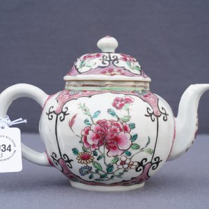 Two fine Chinese famille rose plates and a teapot and cover, Yongzheng/Qianlong — 照片 33