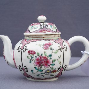 Two fine Chinese famille rose plates and a teapot and cover, Yongzheng/Qianlong — 照片 34