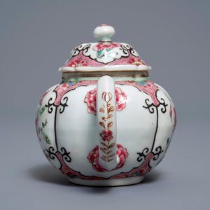 Two fine Chinese famille rose plates and a teapot and cover, Yongzheng/Qianlong — 照片 7