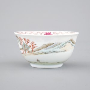 Two fine Chinese famille rose porcelain cups, Yongzheng, 1722-1735 — photo 2