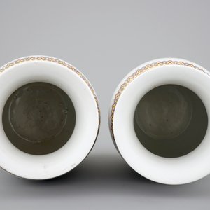 Two fine Chinese Republic famille rose porcelain rouleau vases, Jingdezhen, 20th C. — photo 5