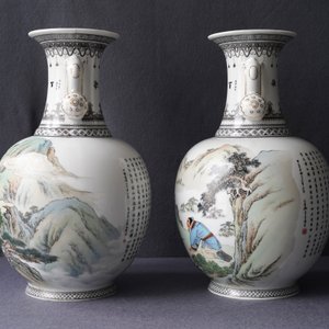 Two fine Chinese ruyi-handled vases, 2nd half 20th C. — photo 18