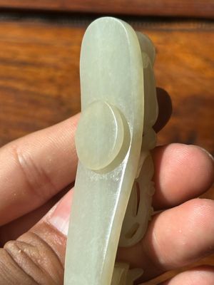 Two fine Chinese white jade carved belt hooks, Qing — photo 11