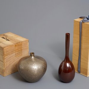 Two fine Japanese bronze vases, Showa, 20th C. — 照片 1