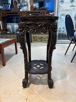 Two finely carved Chinese marble-topped hongmu stands, 19th C. — 照片 1