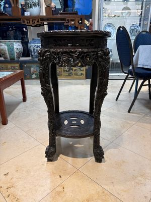 Two finely carved Chinese marble-topped hongmu stands, 19th C. — 照片 11