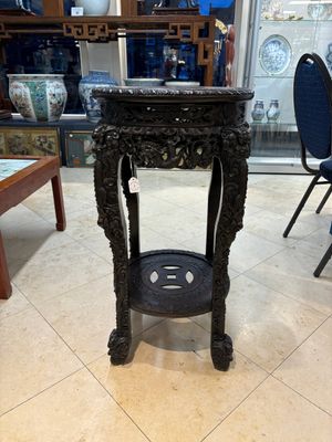 Two finely carved Chinese marble-topped hongmu stands, 19th C. — 照片 13
