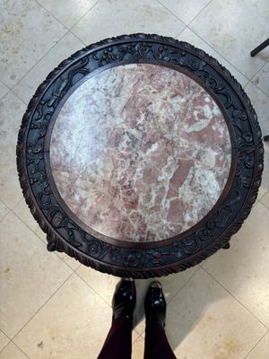 Two finely carved Chinese marble-topped hongmu stands, 19th C. — 照片 15