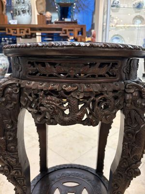 Two finely carved Chinese marble-topped hongmu stands, 19th C. — 照片 16