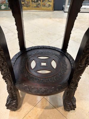 Two finely carved Chinese marble-topped hongmu stands, 19th C. — 照片 17
