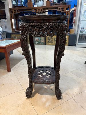 Two finely carved Chinese marble-topped hongmu stands, 19th C. — 照片 2