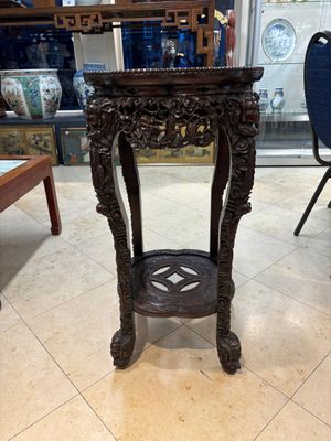 Two finely carved Chinese marble-topped hongmu stands, 19th C. — 照片 4