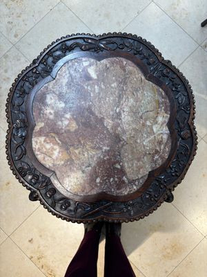 Two finely carved Chinese marble-topped hongmu stands, 19th C. — 照片 5