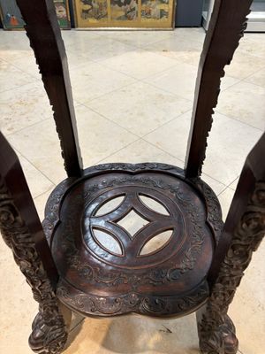 Two finely carved Chinese marble-topped hongmu stands, 19th C. — 照片 9