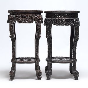 Two finely carved Chinese marble-topped hongmu stands, 19th C. — 照片 7