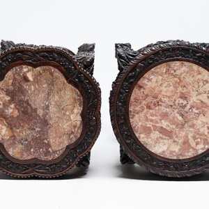 Two finely carved Chinese marble-topped hongmu stands, 19th C. — 照片 8