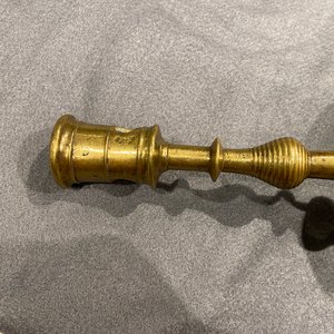 Two Flemish or Dutch knotted bronze candlesticks, 16th C. — 照片 14