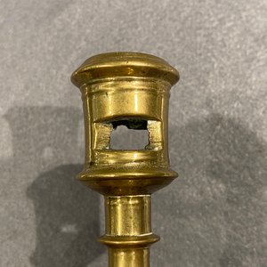 Two Flemish or Dutch knotted bronze candlesticks, 16th C. — 照片 26