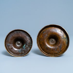 Two Flemish or Dutch knotted bronze candlesticks, 16th C. — 照片 7