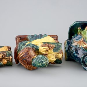 Two Flemish pottery lacemakers and a market lady, 1st half 20th C. — 照片 7