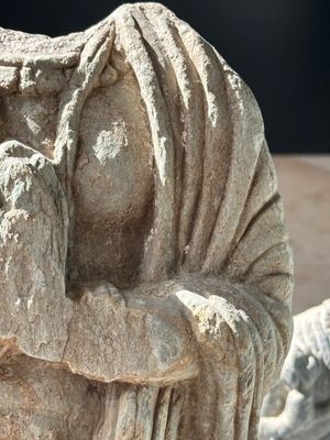 Two Gandhara grey schist torsos of Buddha and a tiger sculpture, 1st/3rd C. — foto 11