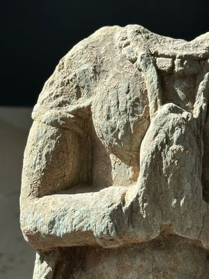Two Gandhara grey schist torsos of Buddha and a tiger sculpture, 1st/3rd C. — foto 12