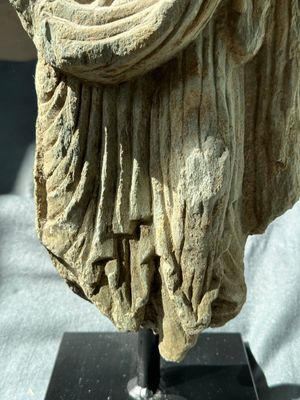 Two Gandhara grey schist torsos of Buddha and a tiger sculpture, 1st/3rd C. — foto 16