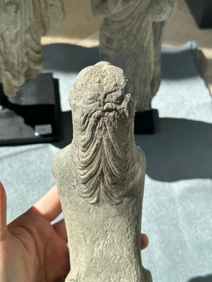 Two Gandhara grey schist torsos of Buddha and a tiger sculpture, 1st/3rd C. — foto 6