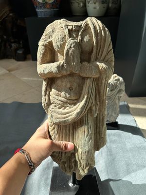 Two Gandhara grey schist torsos of Buddha and a tiger sculpture, 1st/3rd C. — foto 10