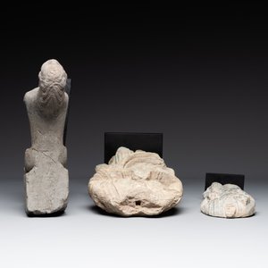 Two Gandhara grey schist torsos of Buddha and a tiger sculpture, 1st/3rd C. — foto 3