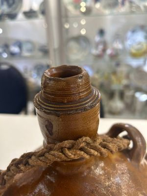 Two German stoneware bellarmine jugs and a pilgrim's flask, 17th C. — 照片 8