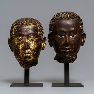 Two gilt-lacquered terracotta and stucco heads of Buddha, Thailand, Ayutthaya period, 18th C. — 照片 1
