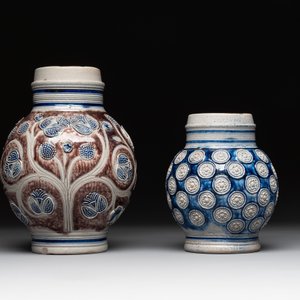 Two globular Westerwald stoneware jugs, Germany, 17/18th C. — photo 2